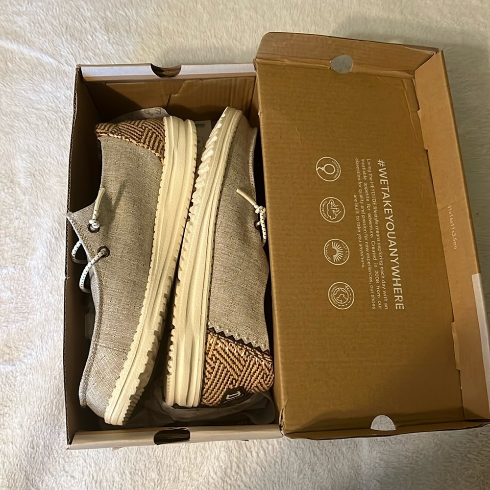 Brand new never worn and in the box with tags! HEYDUDES - color is Java